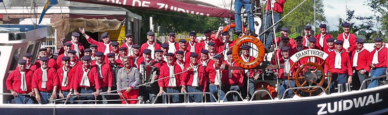 Het Amelander Shantykoor zingt shanties en de beroemdste is Westzuidwest van Ameland.