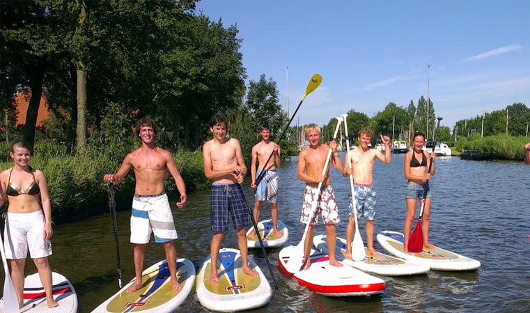 Stand up paddle surfing (ook wel suppen of peddelsurfen)